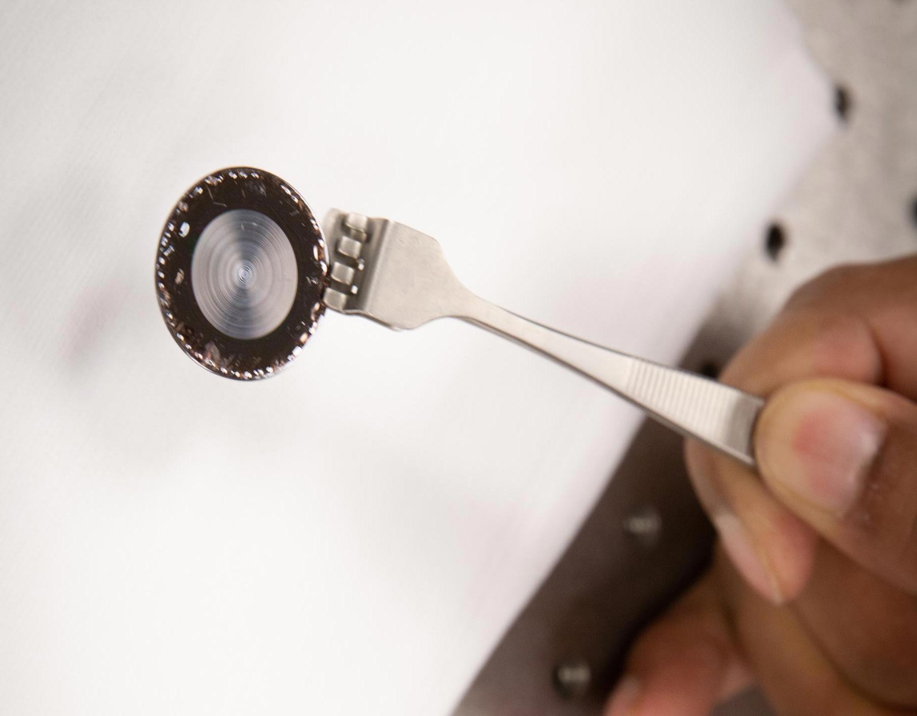 工程師開發新的相機鏡頭，重100倍，較薄1000倍